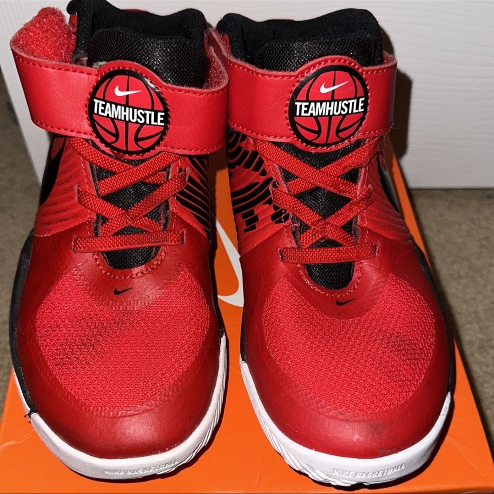 Kids NIKE TEAM HUSTLE D 9 (PS). Size 2y